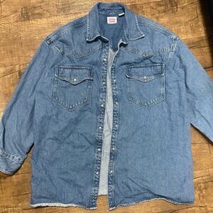 Vintage Levi’s denim button down shirt